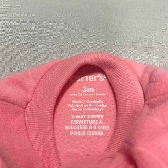 Carter's - Fleece footed sleeper with embossed heart design. Size 3 months - Picture 2 of 4